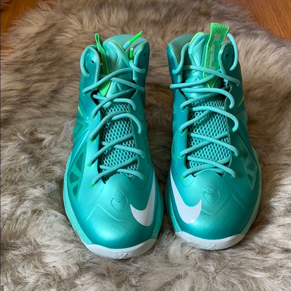 Nike “EASTER” LeBron X